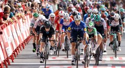 Fabio Jakobsen se quedó con su segunda etapa en la Vuelta a España 2021.