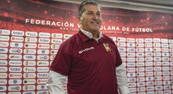 A Jose Peseiro "se le debe nada más y nada menos que un año" de salario. / Foto: Archivo