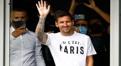 Lionel Messi a su llegada a Paris.