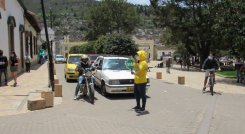 Tres agentes de la Alcaldía controlarán la movilidad en Pamplona. Foto Roberto Ospino/La Opinión