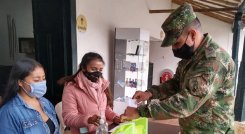 El sargento del Ejército Nacional, Edwin Agredo Parra, representante del medio ambiente. / Cortesía / La Opinión