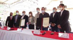 Los gobernadores Silvano Serrano y Mauricio Aguilar firmaron el Convenio Constitución de la RAP. /Foto: Roberto Ospino/ La Opinión