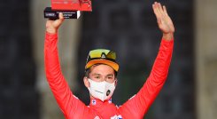 Primos Roglic es el primer ciclista en portar la camiseta de líder en la edición 2021 de la Vuelta a España. / Foto: AFO