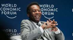 Edson Arantes do Nascimento, Pelé se recupera de una cirugía de colón