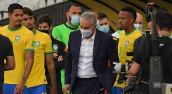 Tite, técnico de la selección brasileña se lamentó por los hechos del domingo, que llevaron a la suspensión del partido contra Argentina.