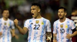 La selección de Argentina dio un paso más hacia el Mundial de Catar al vencer a Venezuela en Caracas.