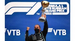 Lewis Hamilton piloto inglés de la Fórmula Uno continúa haciendo historia en la Gran Carpa del Automovilismo.