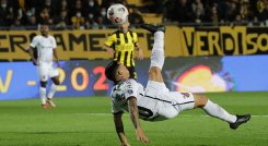 Atlético Paranaense versus Peñarol en Copa Sudamericana.