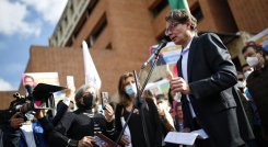 Con la claridad de que no estará en ninguno de los extremos, la gran expectativa es qué hará Alejandro Gaviria si llega a la Coalición de la Esperanza, en donde realmente tiene los principales competidores a los que tiene que derrotar. / Foto: Colprensa