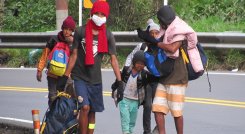 En el III Informe de Movilidad Humana Venezolana los investigadores trabajaron con una muestra de 382 grupos de migrantes que comprenden a 1.558 venezolanos. / Foto: La Opinión