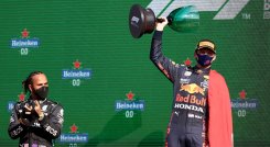 Max Verstappen (Red Bull) se llevó, por delante de Lewis Hamilton, el Gran Premio de Países Bajos. / Foto: AFP