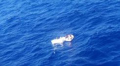 En altamar hallan niños aferrados al cadáver de su mamá./Foto: internet
