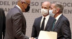 Jorge Rodríguez, presidente del parlamento oficialista y Gerardo Blyde, representante de la oposicion venezolana, se reunieron en México para iniciar una mesa de diálogo.  / Foto: AFP