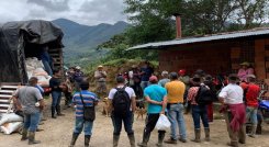 Los agricultores recibieron los insumos para los cultivos de frijol. Foto: Cortesía/La Opinión.