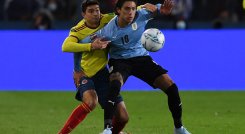 Stefan Medina, Selección Colombia ante Édison Cavani. 