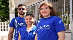 De izquierda a derecha, Cristian Roa, Sara Martínez y Lina Hernández. / Foto  Pablo Castillo / La Opinión.