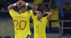 Gol anulado de Mina. 