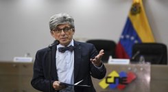 Rafael Dochao Moreno, Encargado de Negocios de la Unión Europea (UE) en Venezuela, habla durante la firma de acuerdos para la misión de observación de cara a las elecciones regionales y municipales de 2021. /AFP