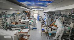 El viernes batió un récord de muertos diarios desde el inicio de la pandemia, cuando registró 385 fallecidos. /AFP