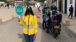 Los controles están a cargo de los agentes de tránsito. Foto: Cortesía/La Opinión.