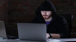 Atento a los delitos informáticos.