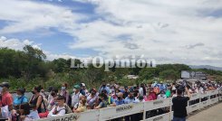 Galería: A la espera del libre paso binacional en la frontera 