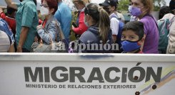 Los estudiantes y adultos mayores fueron los primeros en atravesar hacía Venezuela.