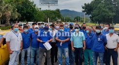 Conductores exigen que los dejen trabajar en La Parada