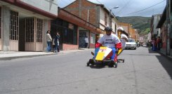  Este año se hizo una sala válida con seis carritos. Foto: Roberto Ospino/La Opinión.