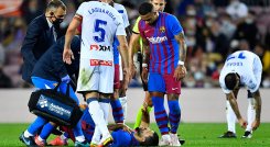 Sergio 'El Kun' Agüero, en el partido ante el Alavés sufrió un desmayo.