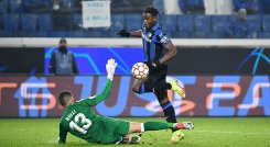 Duván Zapata anotó un tanto contra el Villareal en Champions. 
