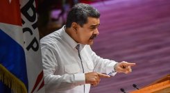 el ejecutivo de Boris Johnson podía reconocer "de facto" el poder de Maduro, con cuya administración sigue manteniendo relaciones diplomáticas./AFP