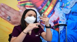 La pandemia del coronavirus ha golpeaDo a los países de América más este años que en 2020, según expertos./AFP