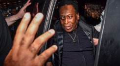 Pelé, astro histórico del fútbol. 