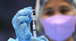 ¿Dosis de refuerzo anticovid pese a variante ómicron?