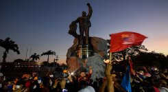 "¡Este domingo, arrasamos!", arengó Jorge Arreaza, el candidato del gobernante Partido Socialista Unido de Venezuela (PSUV). /AFP