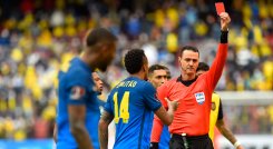 El videoarbitraje y el juez colombiano Wilmar Roldán fueron protagonistas. / Foto: AFP