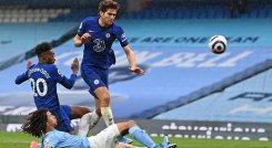 Manchester City y Chelsea se  enfrentan por el primer lugar