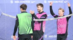 El Barcelona recibe la visita del Nápoli, del colombiano David Ospina.