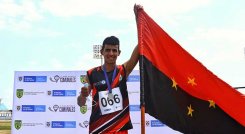 Edilson de Jesús Chona iza el pabellón nortesantadereano, al ganar la medalla de plata en los Juegos Nacionales Comunales.