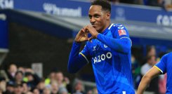 Yerry Mina anotó en la victoria 4-1 del Everton. 
