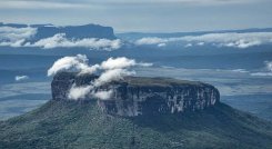 Daño ecológico por fiesta en un Tepuy