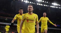 El Liverpool se puso al día con la Liga Premier al derrotar al Arsenal