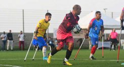 Alfonso Visbal en una de las acciones en el juego contra Brasil.