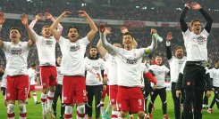 Robert Lewandowski (9) con sus goles clasificó a Polonia al Mundial de Catar