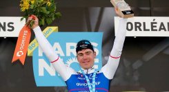 Fabio Jakobsen (Quick-Step) se impuso al esprín en la segunda etapa de la París-Niza.