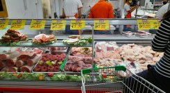 En Táchira, gran parte de los comercios tienen sus precios marcados en dólares y pesos, en vista de que pocas personas usan los bolívares. / Foto: Anggy Polanco / La Opinión 