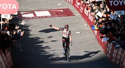 Tadej Pogacar ganador de la Strade Bianche. 