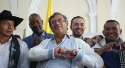 Tras las fuertes críticas de Gutiérrez, Petro defendió su propuesta de "perdón social"
