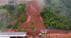 Vialidad en zona de montaña se ha visto fuertemente afectada tras las lluvias. Foto Protección Civil Táchira 